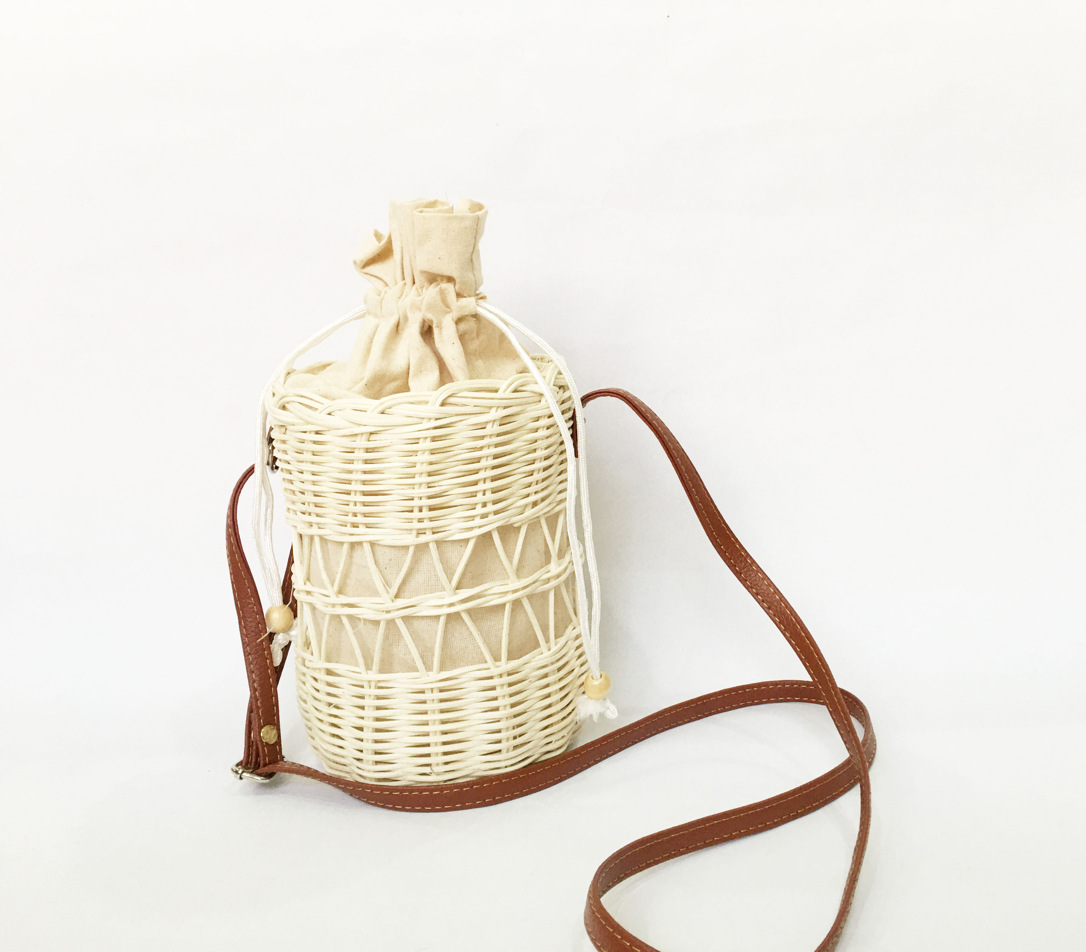 Túi Xách Đan Mây tự nhiên vintage dạng tròn cao KT C18xR13cm lót vải canvas dày, màu kem phối quai simili loại tốt chắc chắn