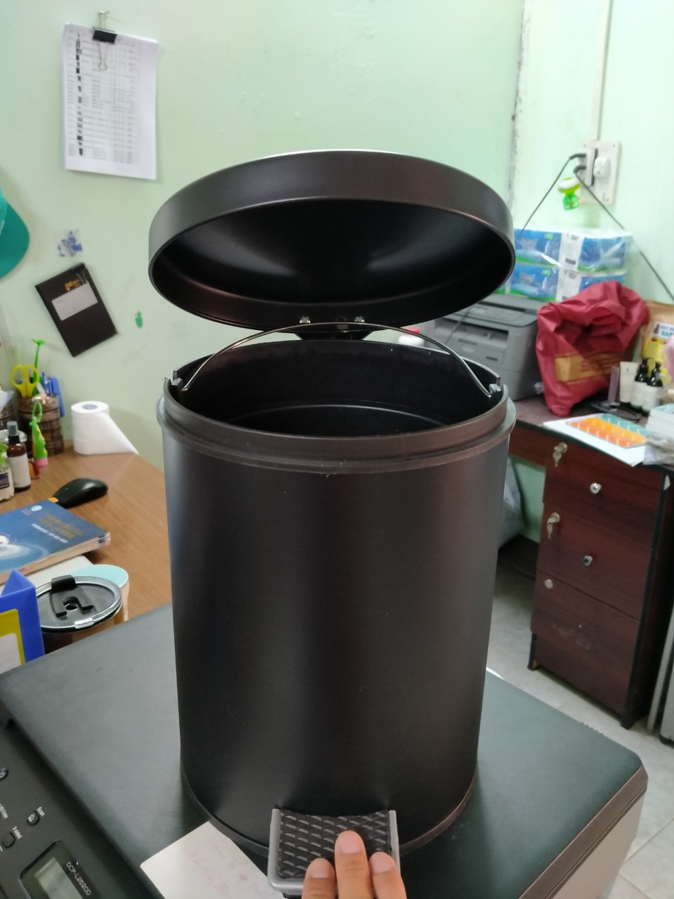 Thùng rác inox đạp chân 5L đen - Thùng rác inox tiện lợi