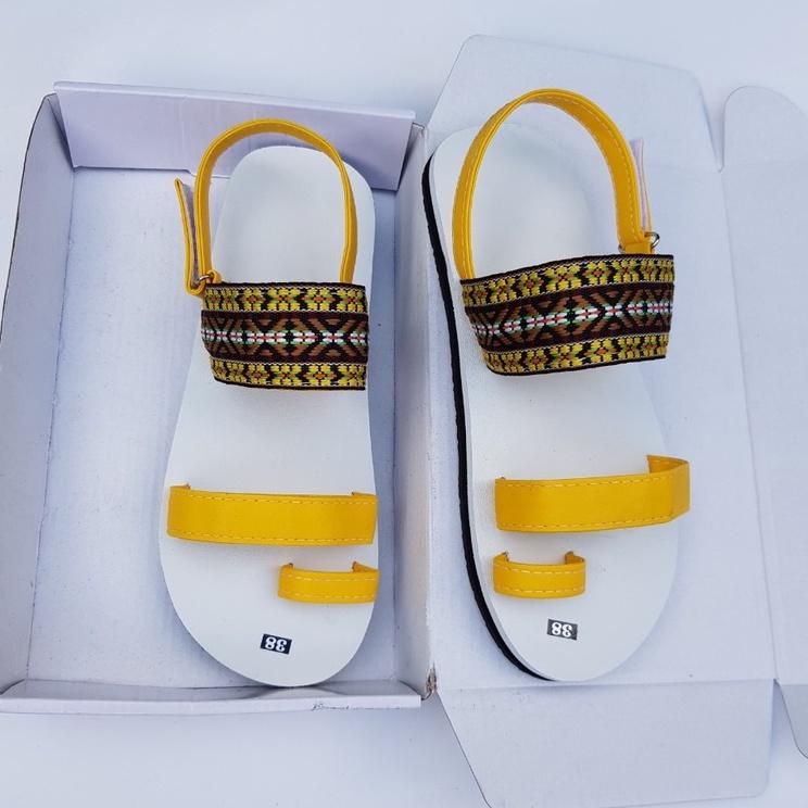 sandal đồng nai xăng đan nữ ( đế trắng quai vàng + thổ cẩm vàng ) size từ 34 nữ đến 42 nữ