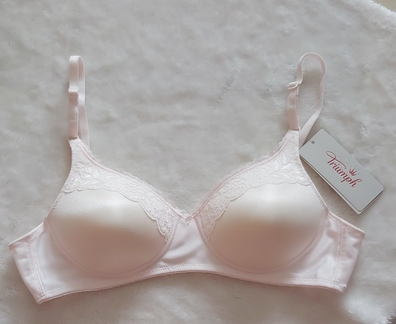 Áo Ngực Triumph Form &amp; Beauty 052 HP ( Không Gọng Mút Mỏng)