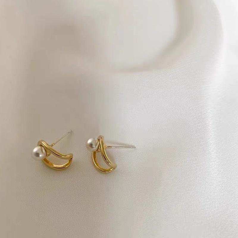 Khuyên tai nữ phong cách hàn quốc thiết kế basic đính hạt trai cao cấp Reina