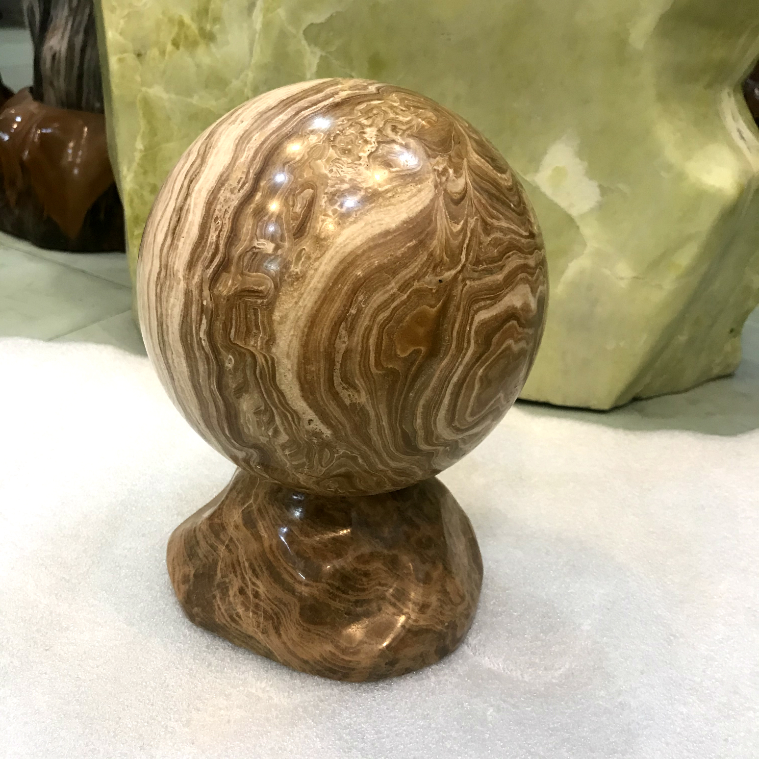 Cầu bi đá 100% tự nhiên dòng canxite màu vàng cho người mệnh Kim và Thổ đường kính 17.5 cm cân nặng khoảng 10 kg