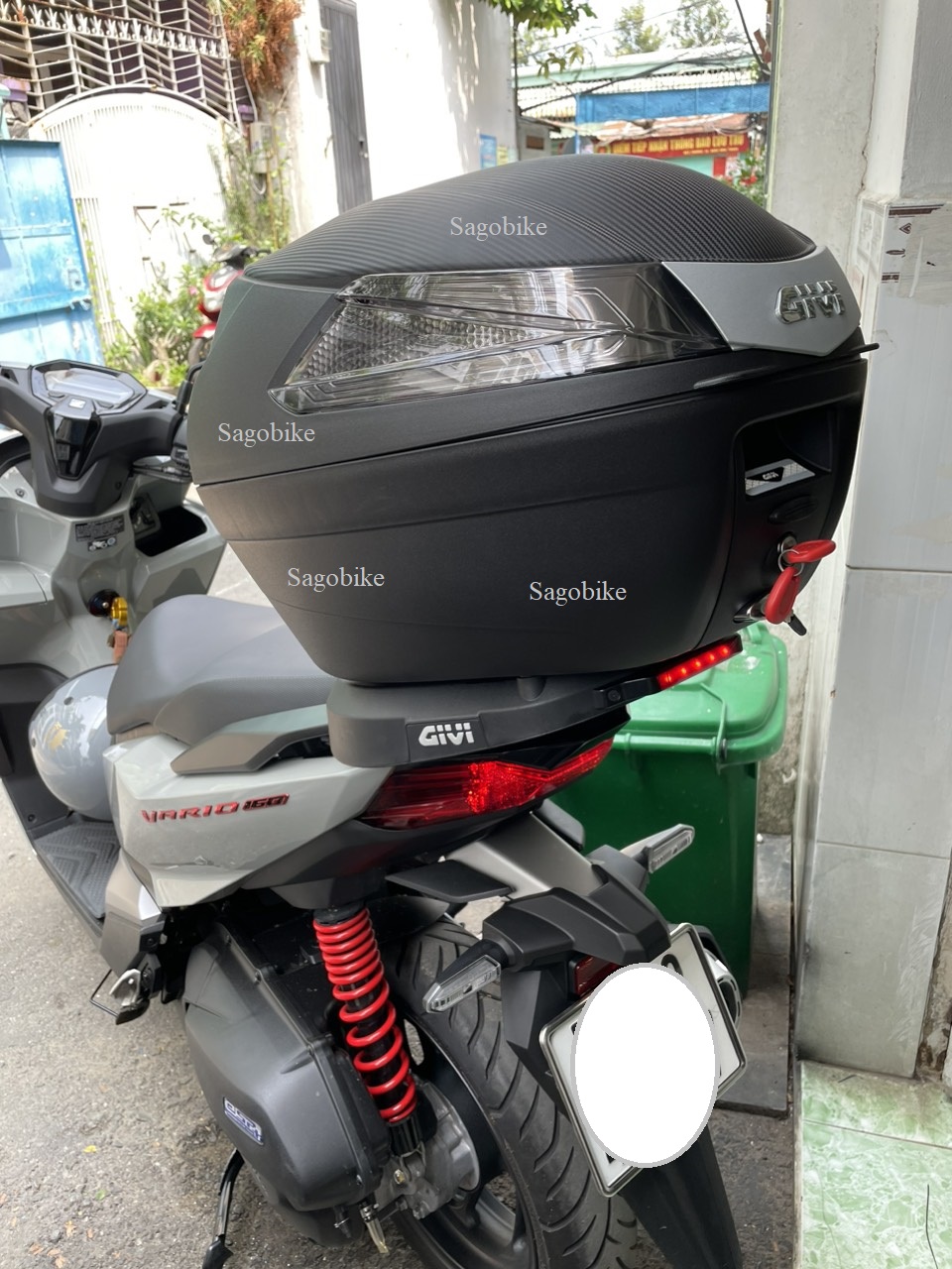 Thùng xe Vario 160, thùng givi B34NT kèm đế M7MN-S có đèn stop