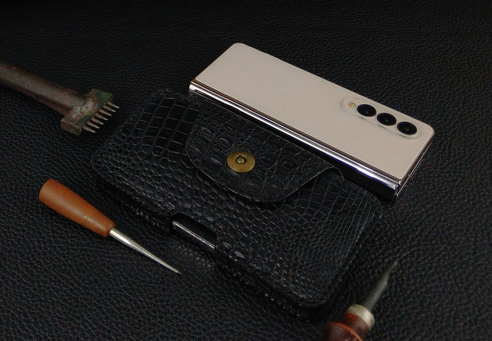 Bao Da Đeo Lưng cho Samsung Galaxy Z Fold2 Z Fold3  Z Fold4  Da Cá Sấu thật may thủ công