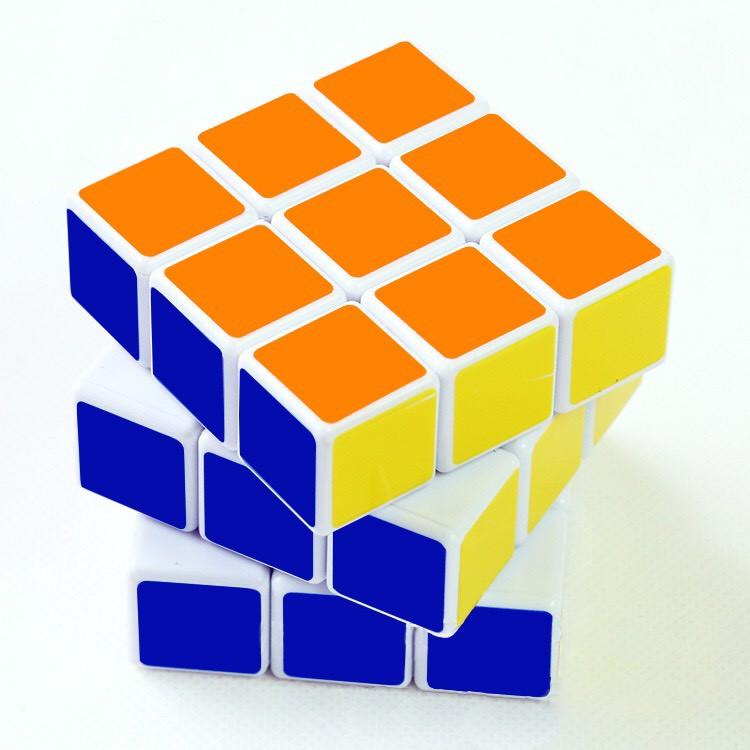 Rubik 3*3 đồ chơi rèn luyện phát triển trí não cho bé