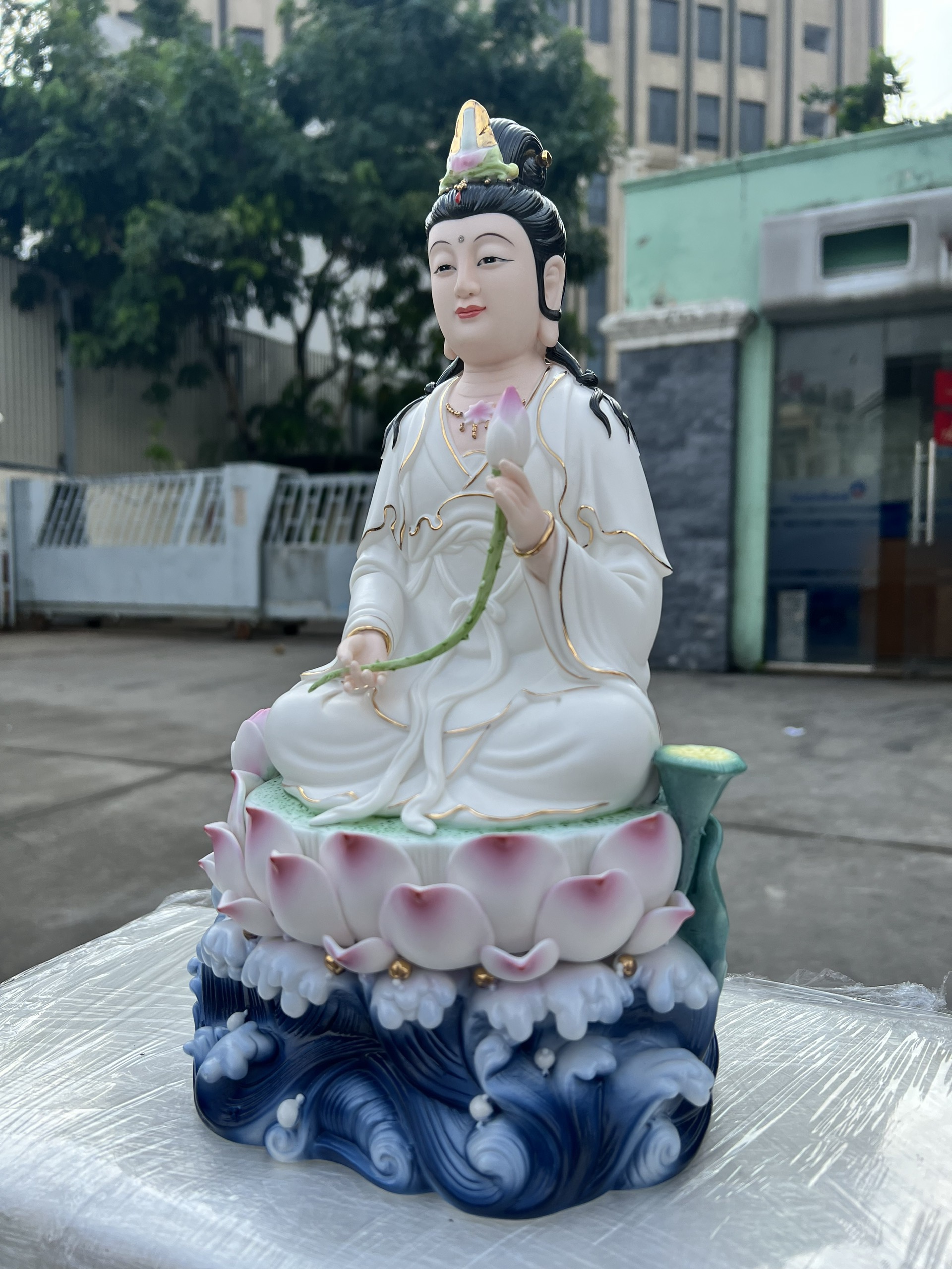 Tượng Đại Thế Chí cao cấp bằng sứ đế xanh cao 32cm