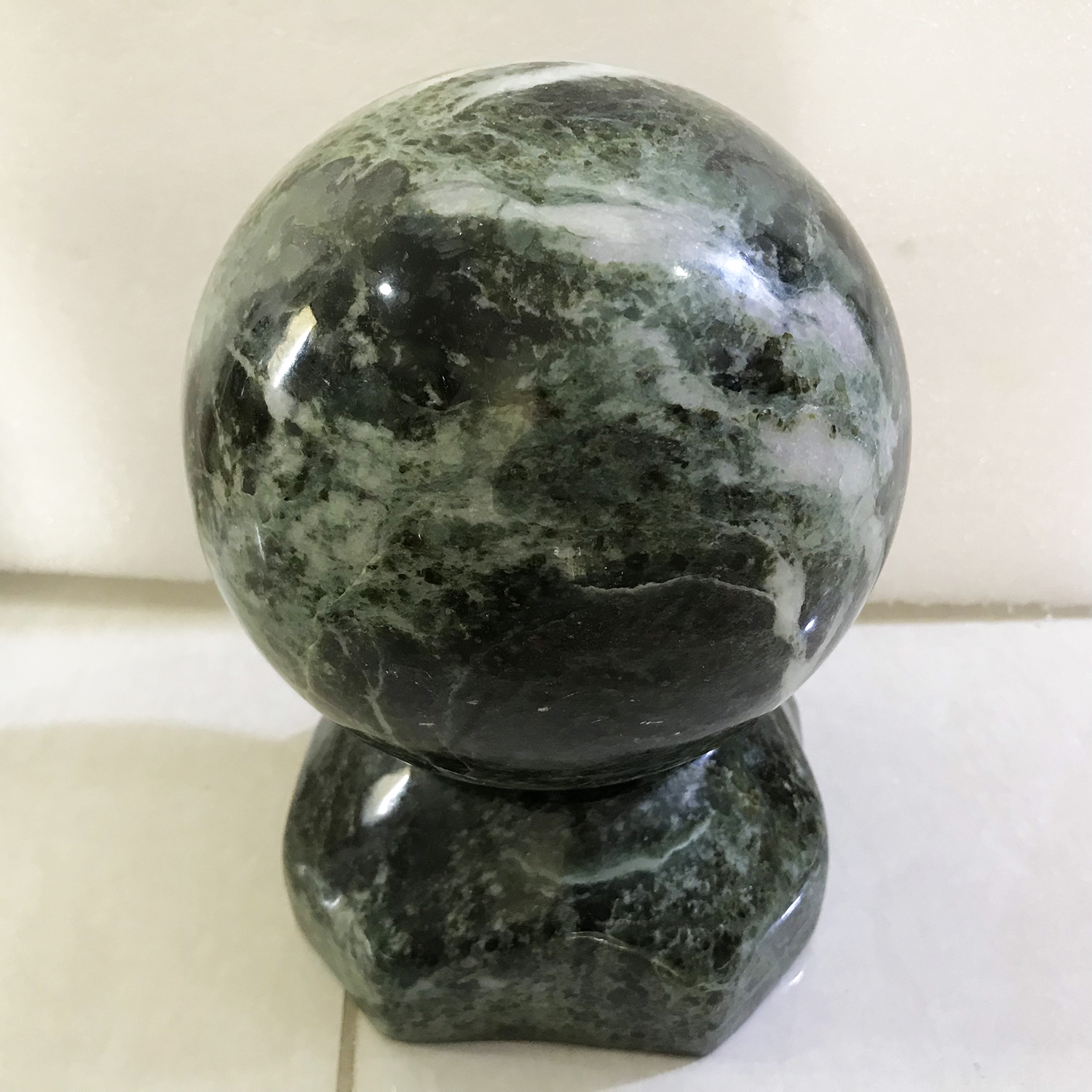 Quả cầu phong thủy để bàn gia tăng tài lộc đá serpentine tự nhiên Việt Nam