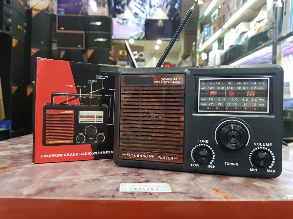 Đài Radio SW-888UAR: Đài sạc pin. Thu sóng 4 kênh FM,AM,SW1,SW2. Có cổng SD, USB, Thẻ nhớ