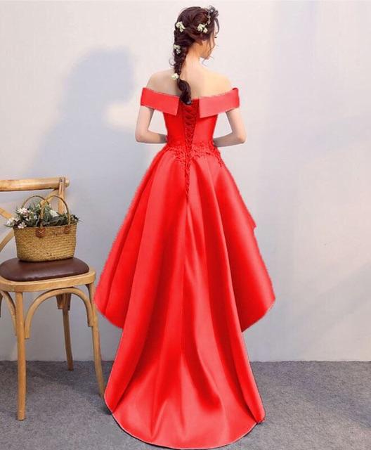 Đầm xoè đuôi tôm trễ vai
