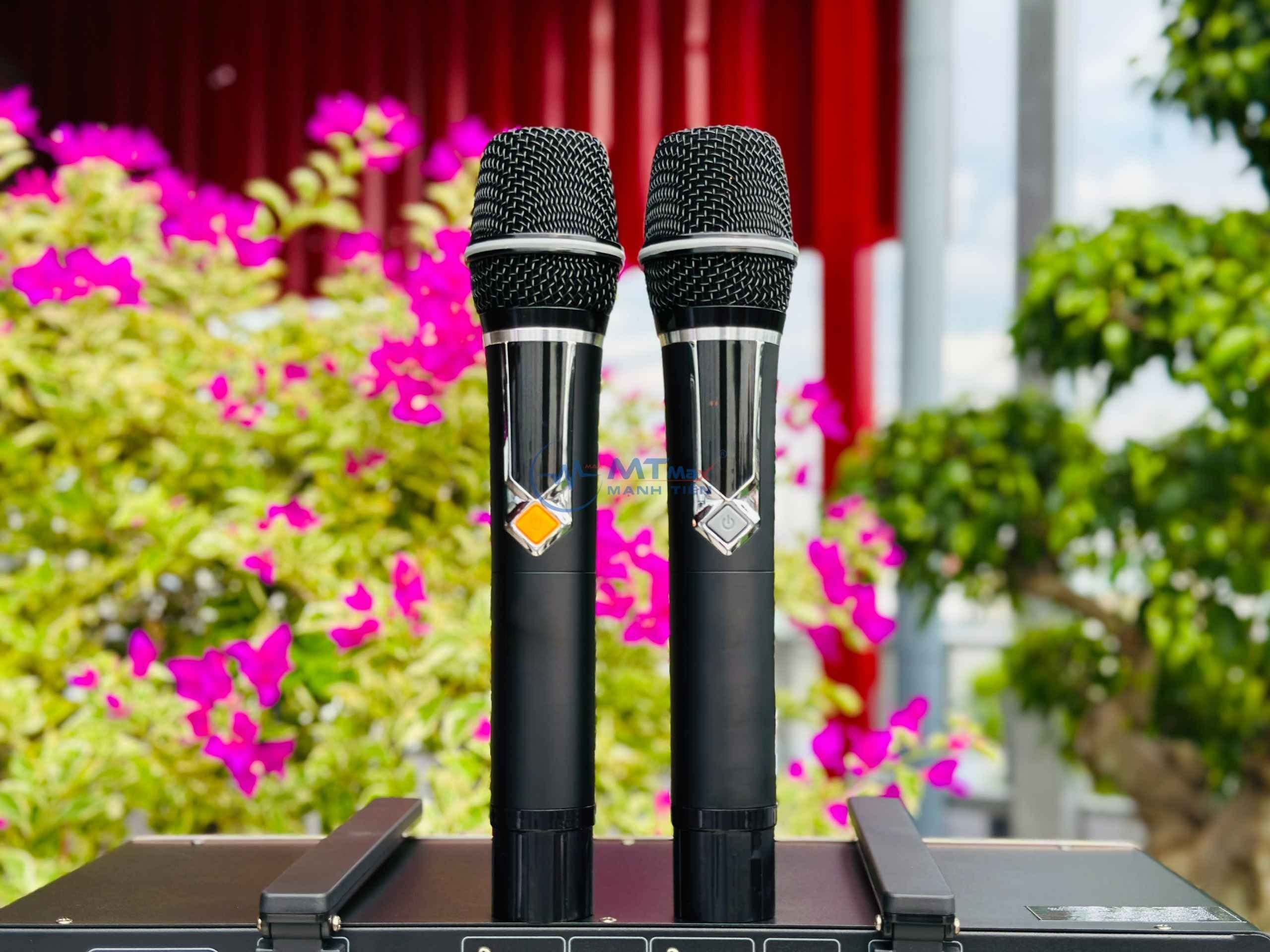 Micro Karaoke VM2700 UHF Siêu Độc Đáo Với Đèn LED RGB và Micro Hát Nhẹ, Hút Tiếng, Chống Hú Rít hàng chính hãng