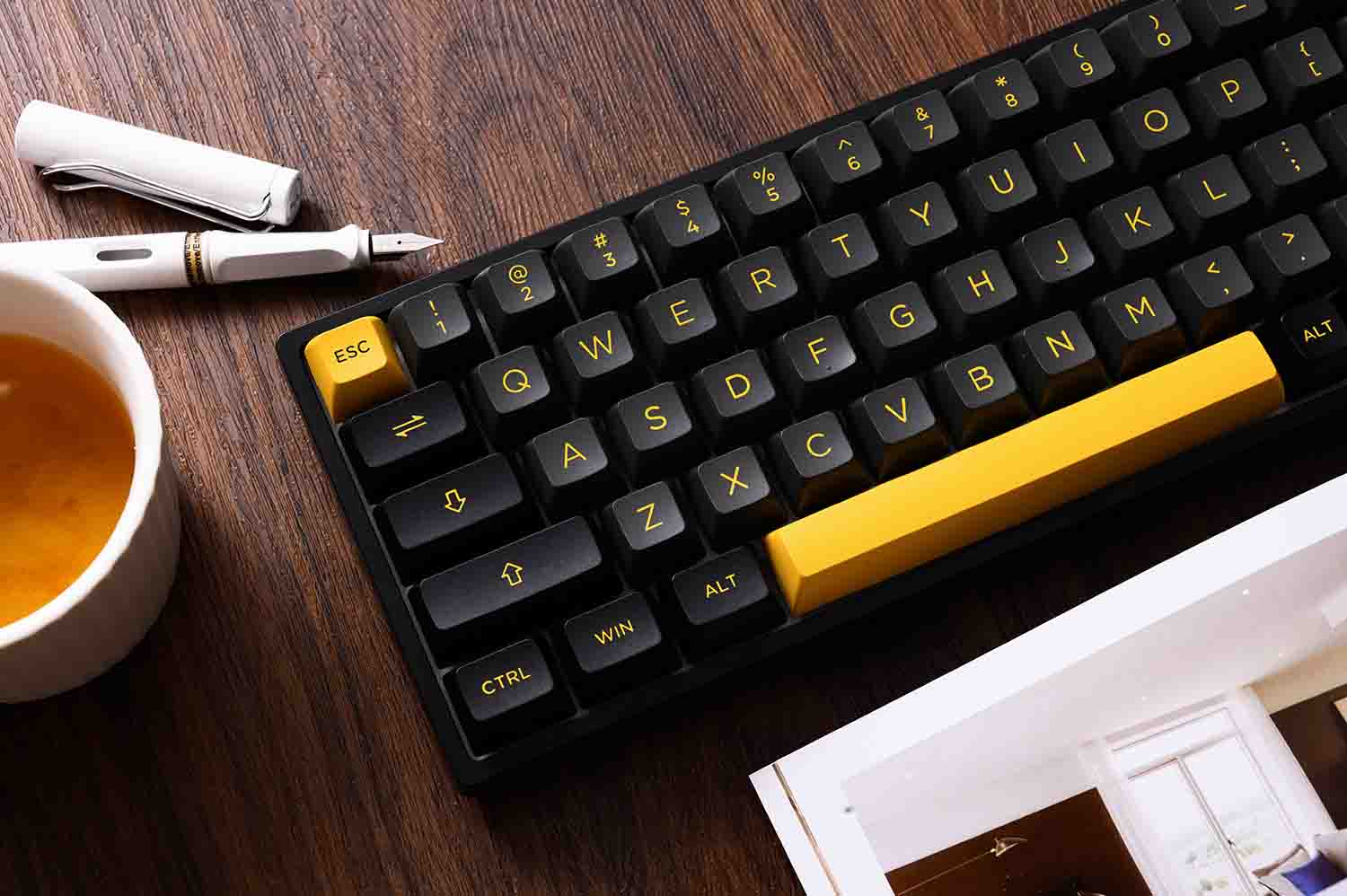 Bàn phím máy tính AKKO 3068B Plus Black & Gold_Mới, hàng chính hãng