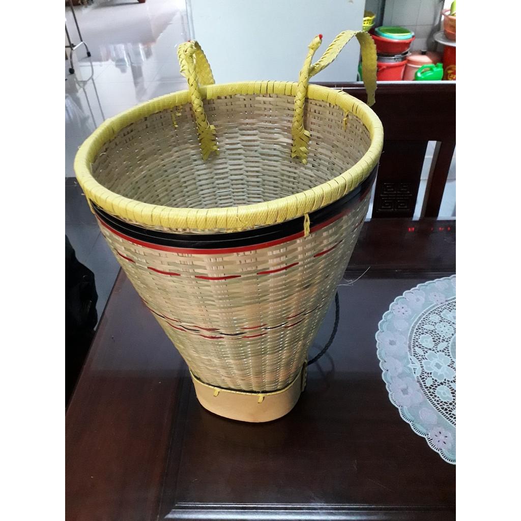 CHIẾC GÙI CỦA NGƯỜI ĐỒNG BÀO TÂY NGUYÊN