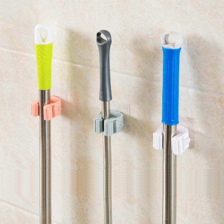 Móc kẹp chổi kẹp cây lau nhà dán tường cao cấp có cây lăn kép độc đáo chịu lực lên đến 6kg.