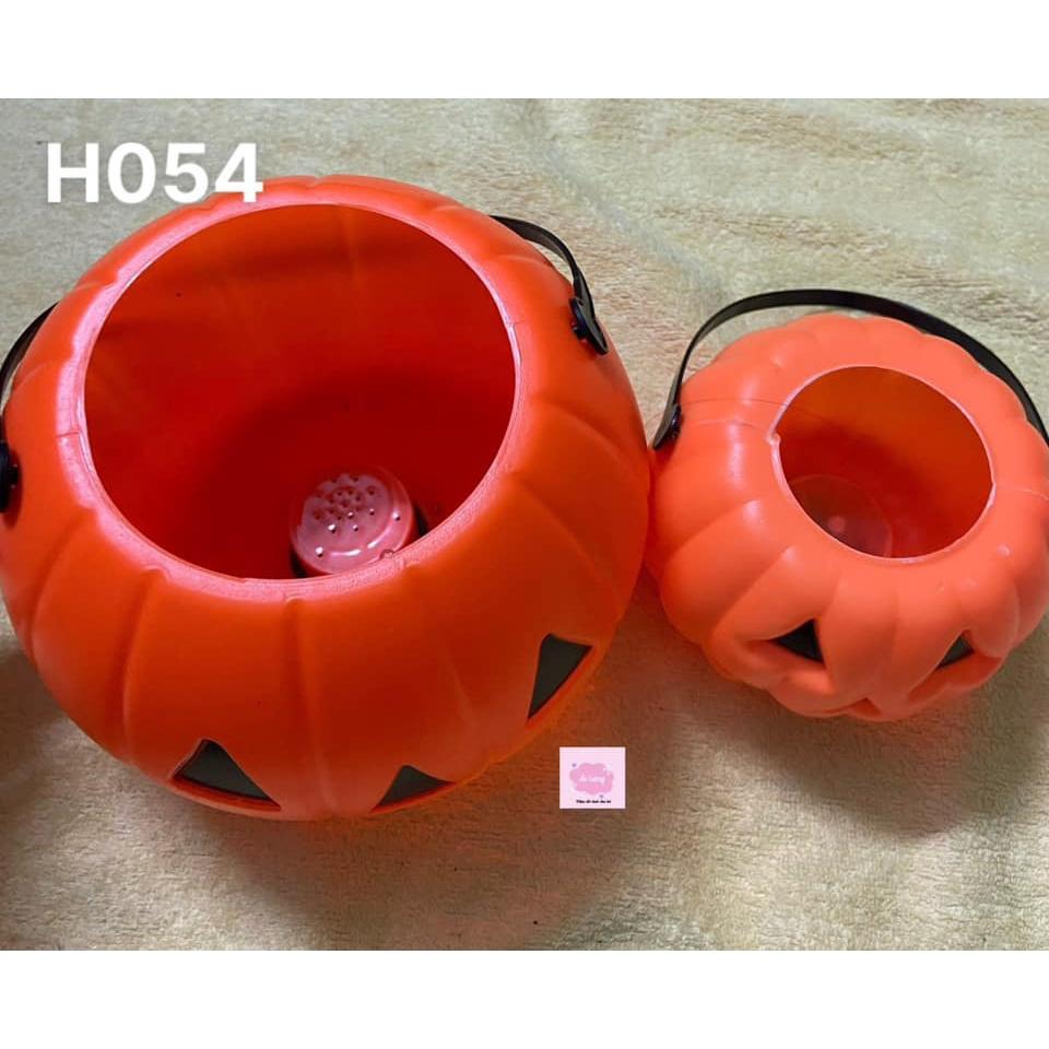 Giỏ bí ngô xin kẹo Halloween có đèn LED