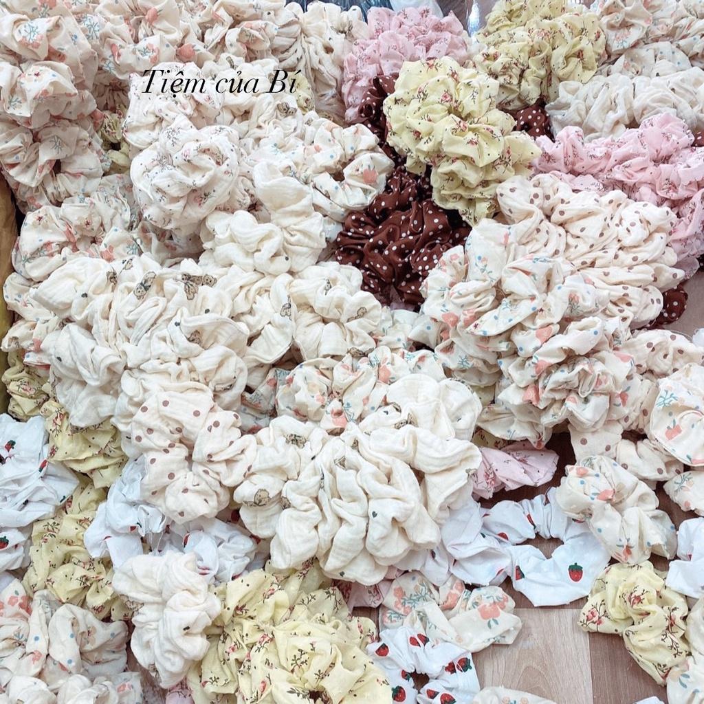 Scrunchies buộc tóc họa tiết hoa hồng nhỏ vải xô cao cấp