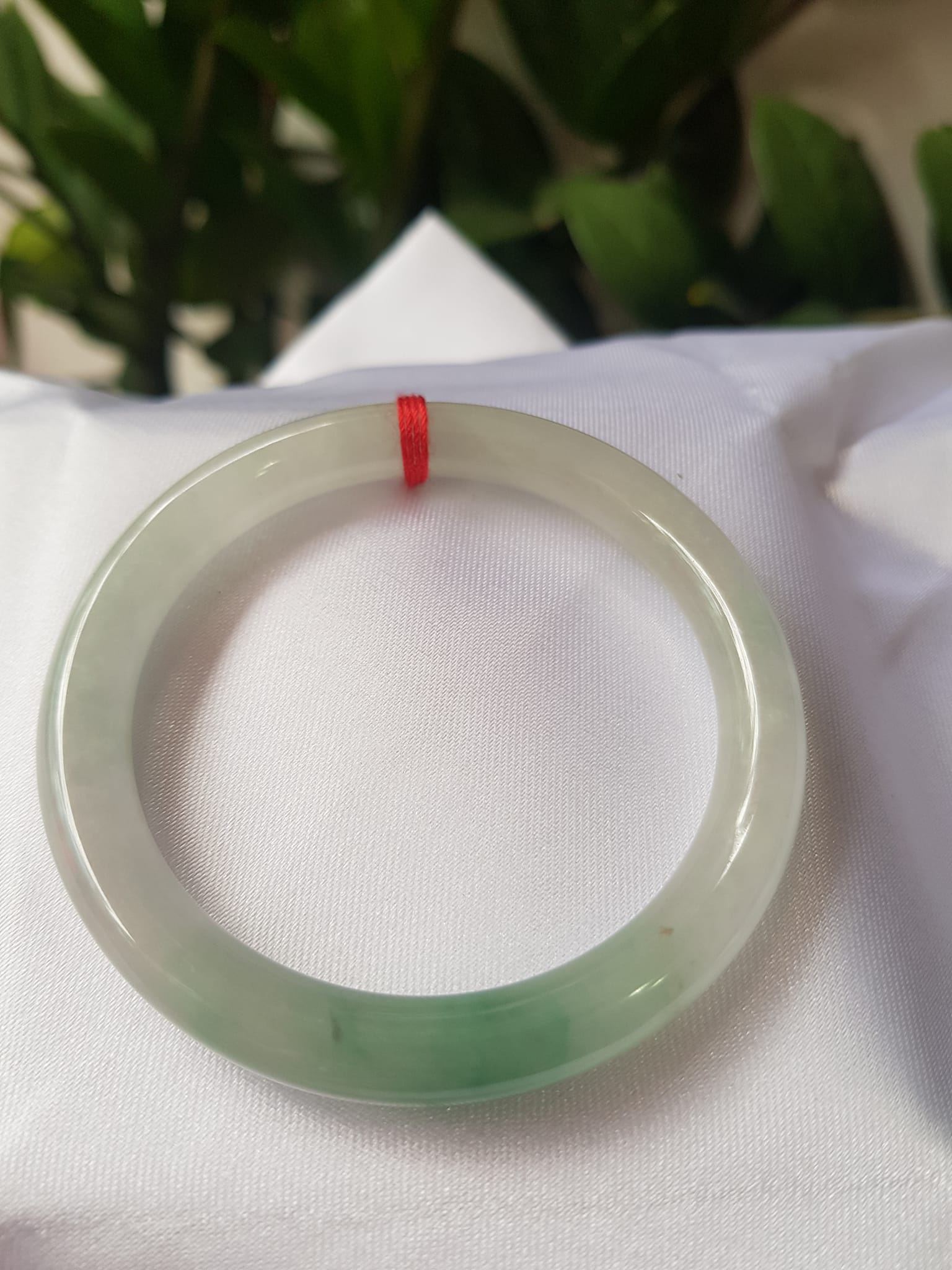 Vòng cẩm thạch Ngọc Đẹp Lý A SỊN 50mm x 7mm Chất liệu đá tự nhiên màu xanh ngọc bóng điểm xanh lý vân đậm tự nhiên bóng đẹp Nữ 50kg - 56kg ạ