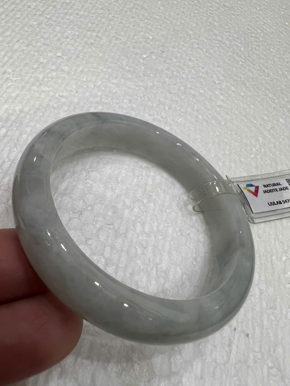 Vòng Cẩm Thạch Tự Nhiên Bản Hẹ Type A Ni 55mm Cao 12mm Dầy 8mm Kiểm Định Liulab 547649 Màu Trắng Bông Bông bóng sang đẹp xinh xắn các Chị mệnh Kim mệnh Thủy 53kg - 58kg đeo tay sang sịn ạ