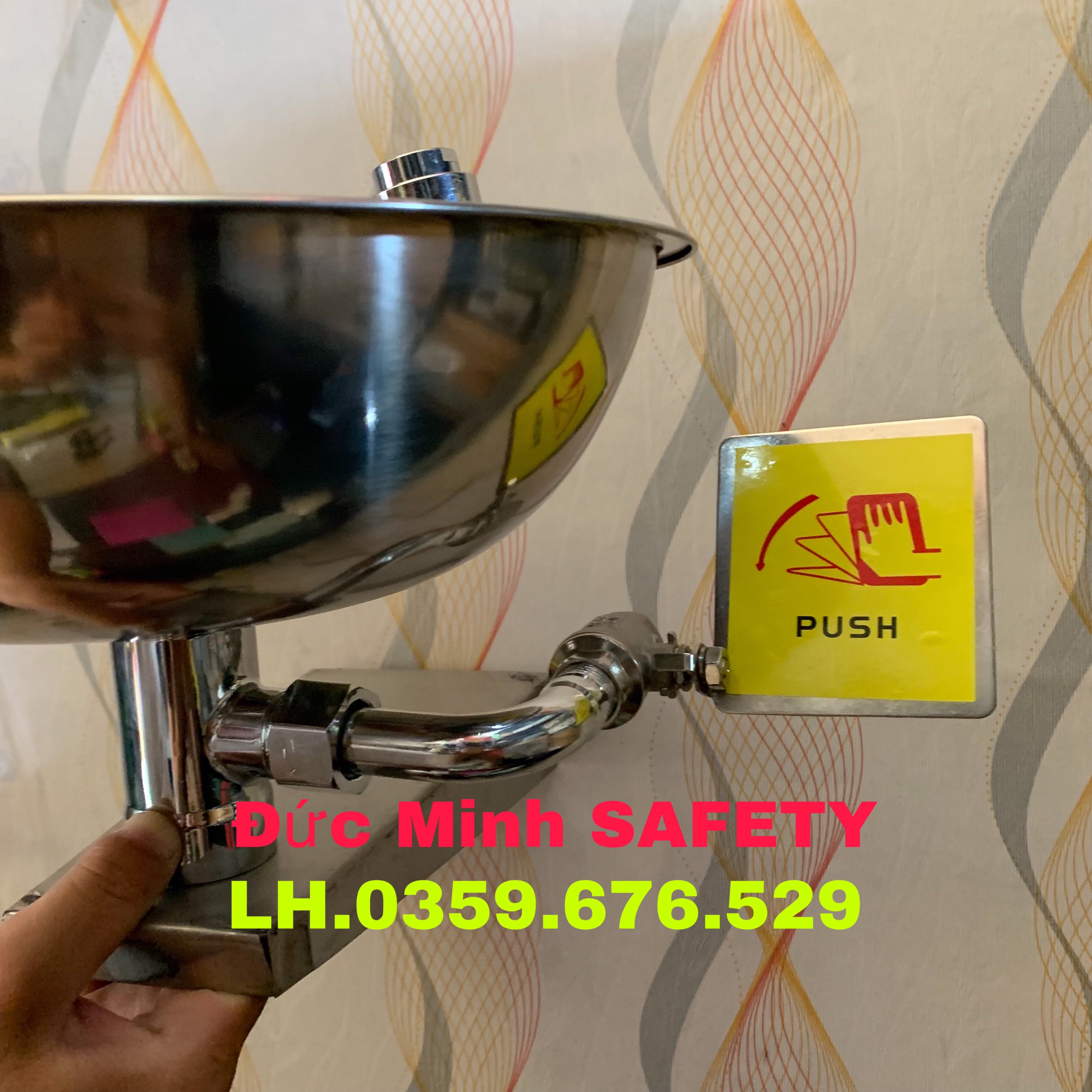 Chậu rửa mắt khẩn cấp gắn tường inox