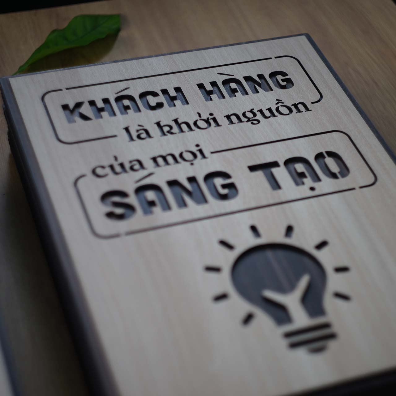 Tranh khẩu hiệu văn phòng TBIG103: Khách hàng là khởi nguồn của mọi sáng tạo