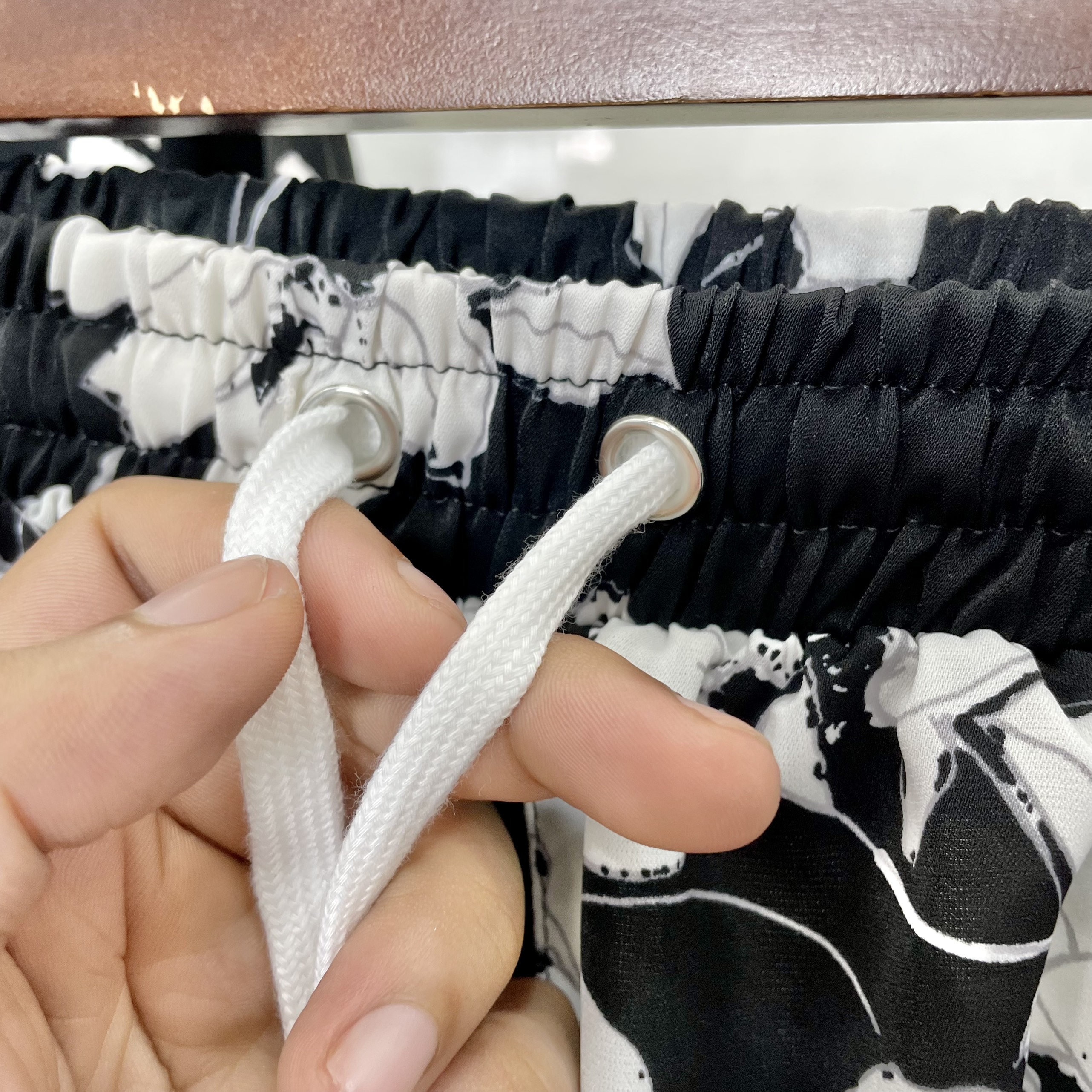 Bộ áo sơ mi nam tay ngắn cổ vest quần short ống rộng họa tiết hoa chất lụa mango không nhăn mềm rũ AP5
