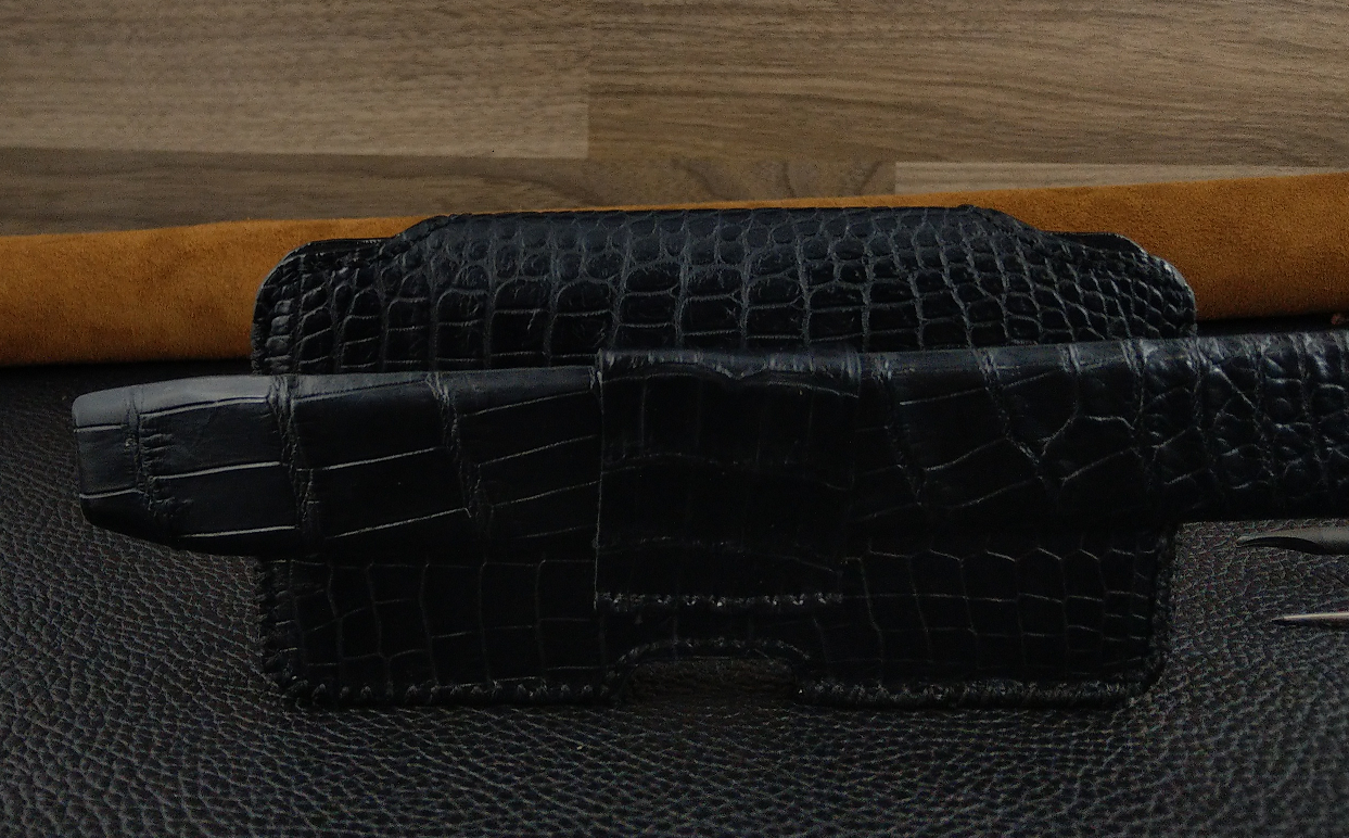 Bao Da Đeo Lưng cho Samsung Galaxy Z Fold2 Z Fold3  Z Fold4  Da Cá Sấu thật may thủ công