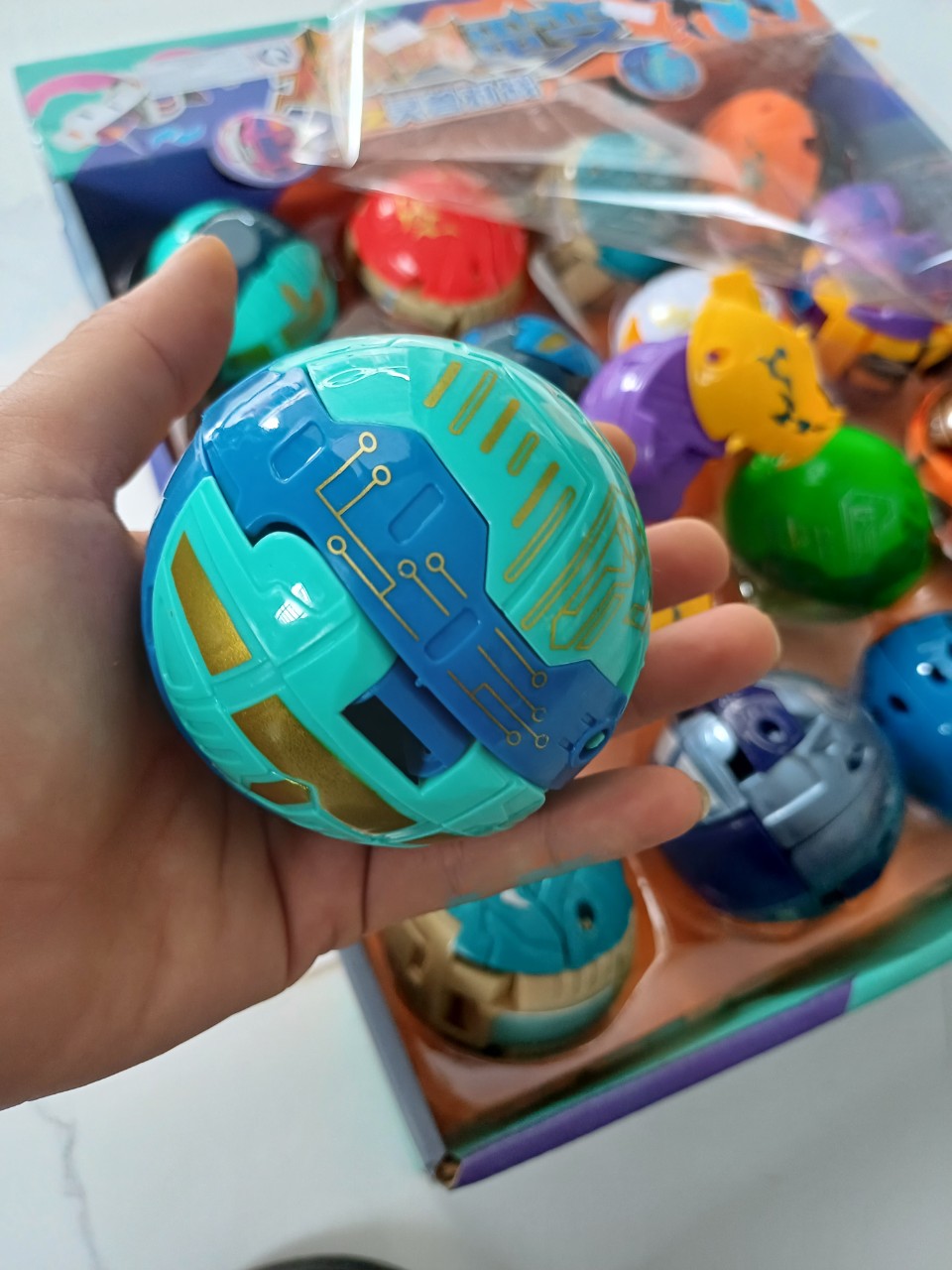 Đồ chơi trứng bakugan biến hình