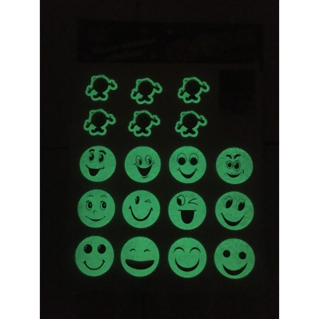 Decal trang trí tường biểu tượng mặt cười dạ quang