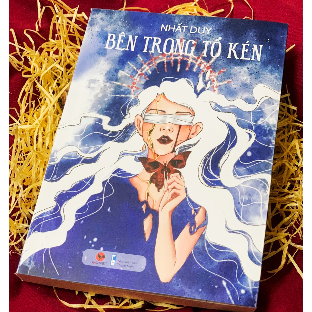 Bên Trong Tổ Kén