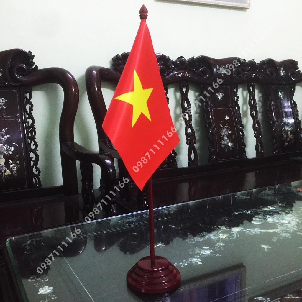 Cờ Để Bàn Đế gỗ Cắm 1 cờ Việt Nam In Kỹ Thuật Số