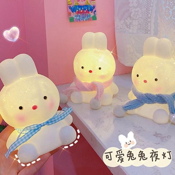 Đèn Ngủ Vịt Con Thắt Dây Nơ Dễ Thương Chạy Pin - Ánh Sáng Vàng Sử Dụng Pin AG13 Duashop