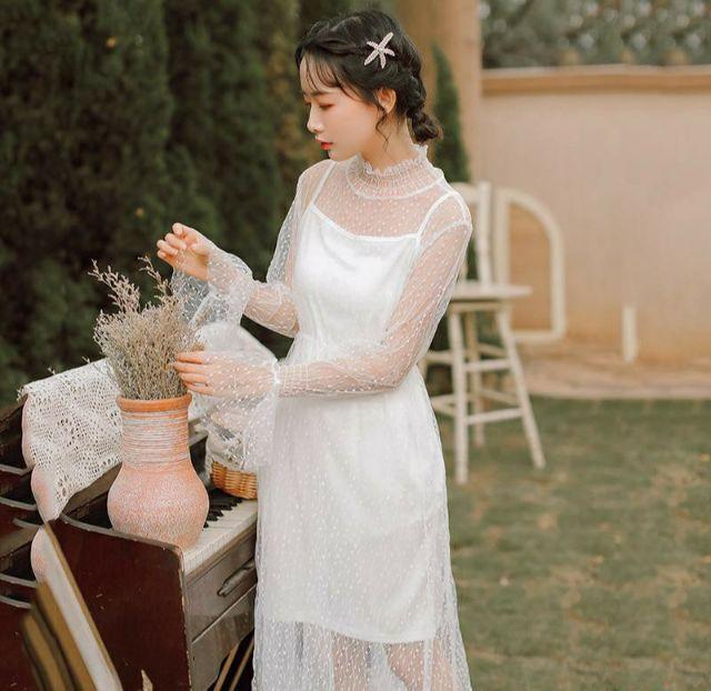Đầm ren chấm bi cổ trụ chụp kỉ yếu