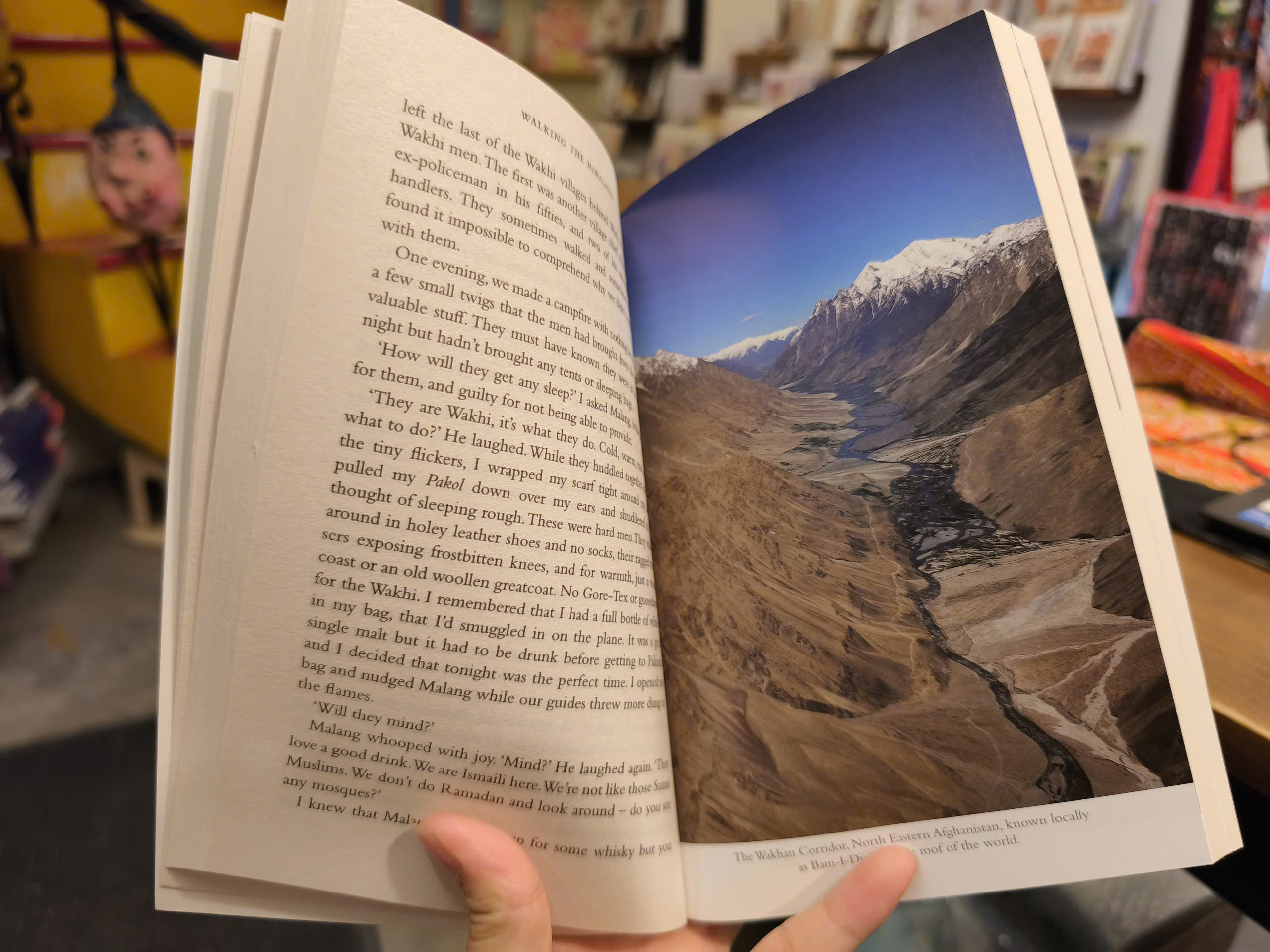 Sách - Walking the Himalayas by Levison Wood: An Adventure of Survival and Endurance