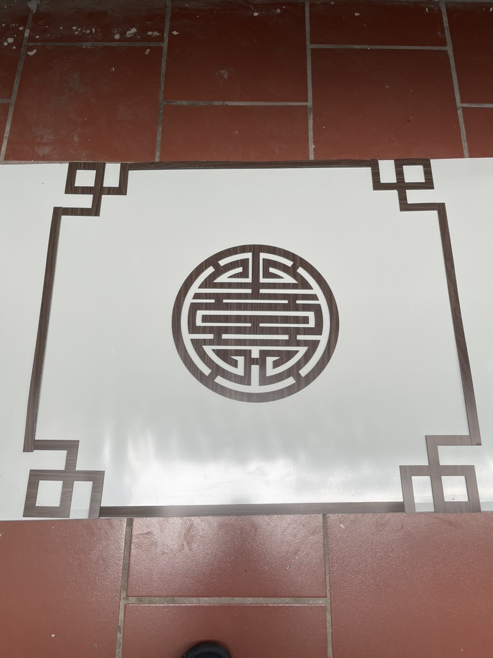 Viền và chữ trang trí bàn thờ