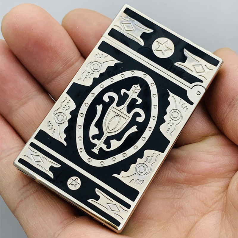 Vỏ Hột Quẹt Bật Lửa Upon D08T Họa Tiết Hoàng Gia Bạc Đen - Dùng Gas Đá Cao Cấp