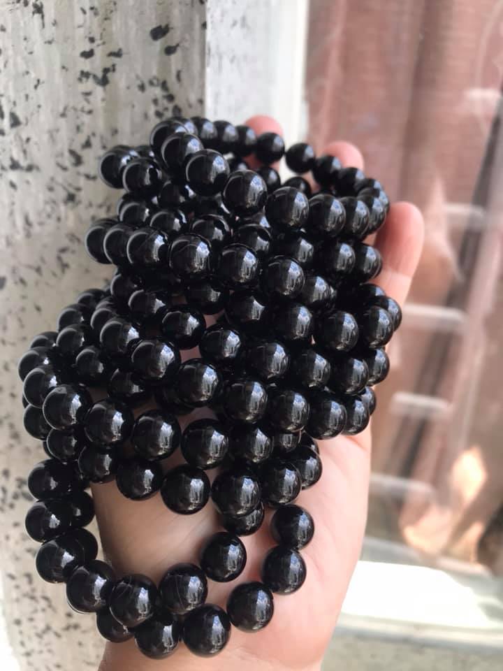 Vòng Tay May Mắn Đá Mã Não Đen Đậm Đẹp Size 10mm 18 Hạt Nữ mạng Thủy mạng Mộc ạ