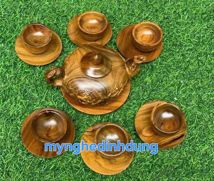 Bộ ấm chén bằng gỗ bách xanh thơm nức