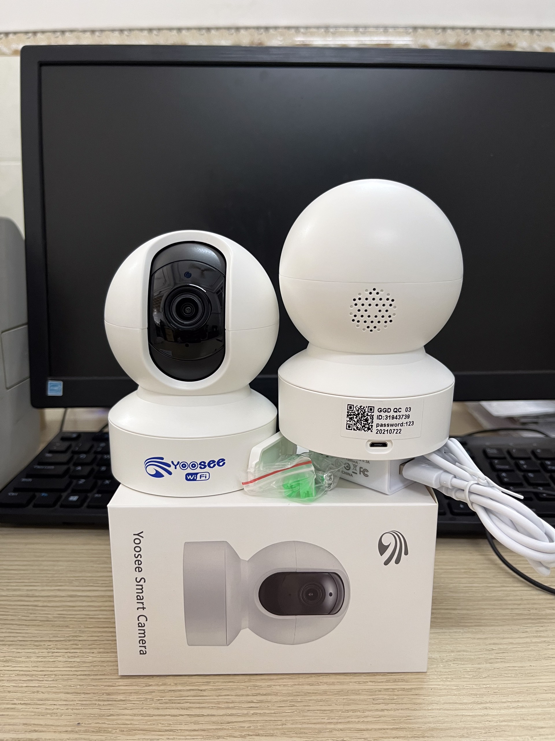 Camera Wifi phân giải 2.0Mpx [1080HD], xoay theo chuyển động, đàm thoại 2 chiều YH200