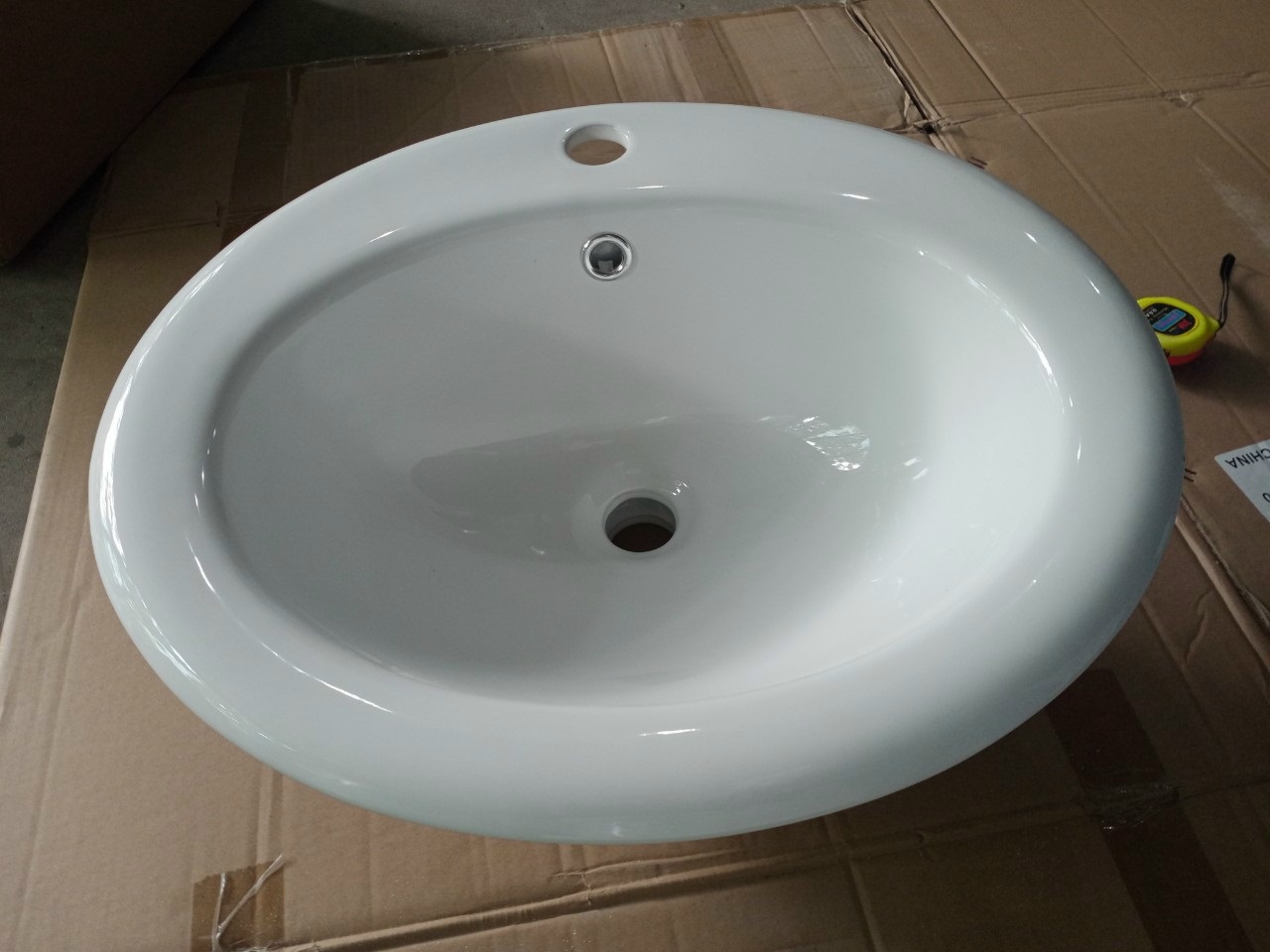 Chậu lavabo âm bàn màu trắng kiểu elip