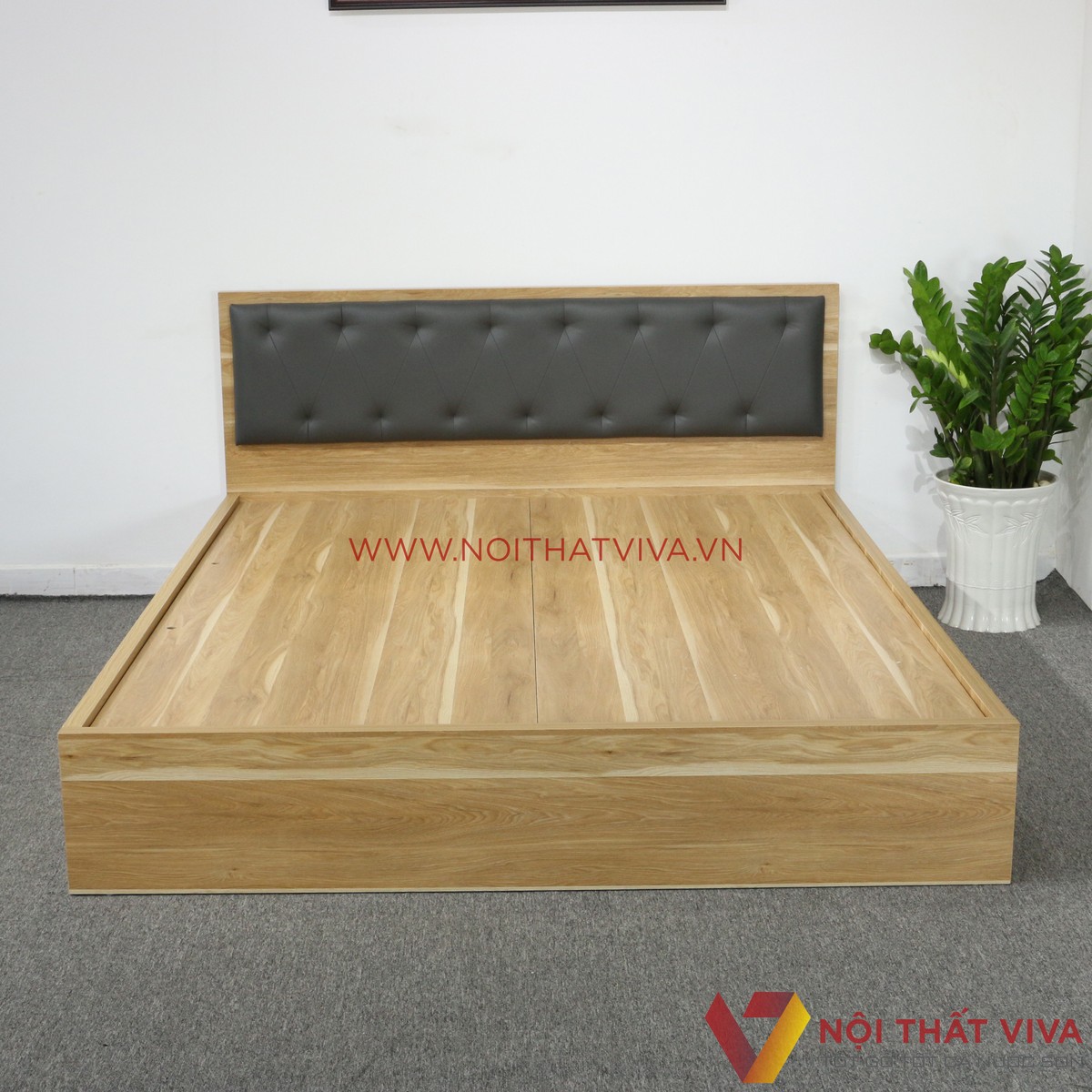 Giường Ngủ Gỗ MDF Melamine Vân Gỗ Vàng Sọc Có Đầu Nệm Đen Đẹp