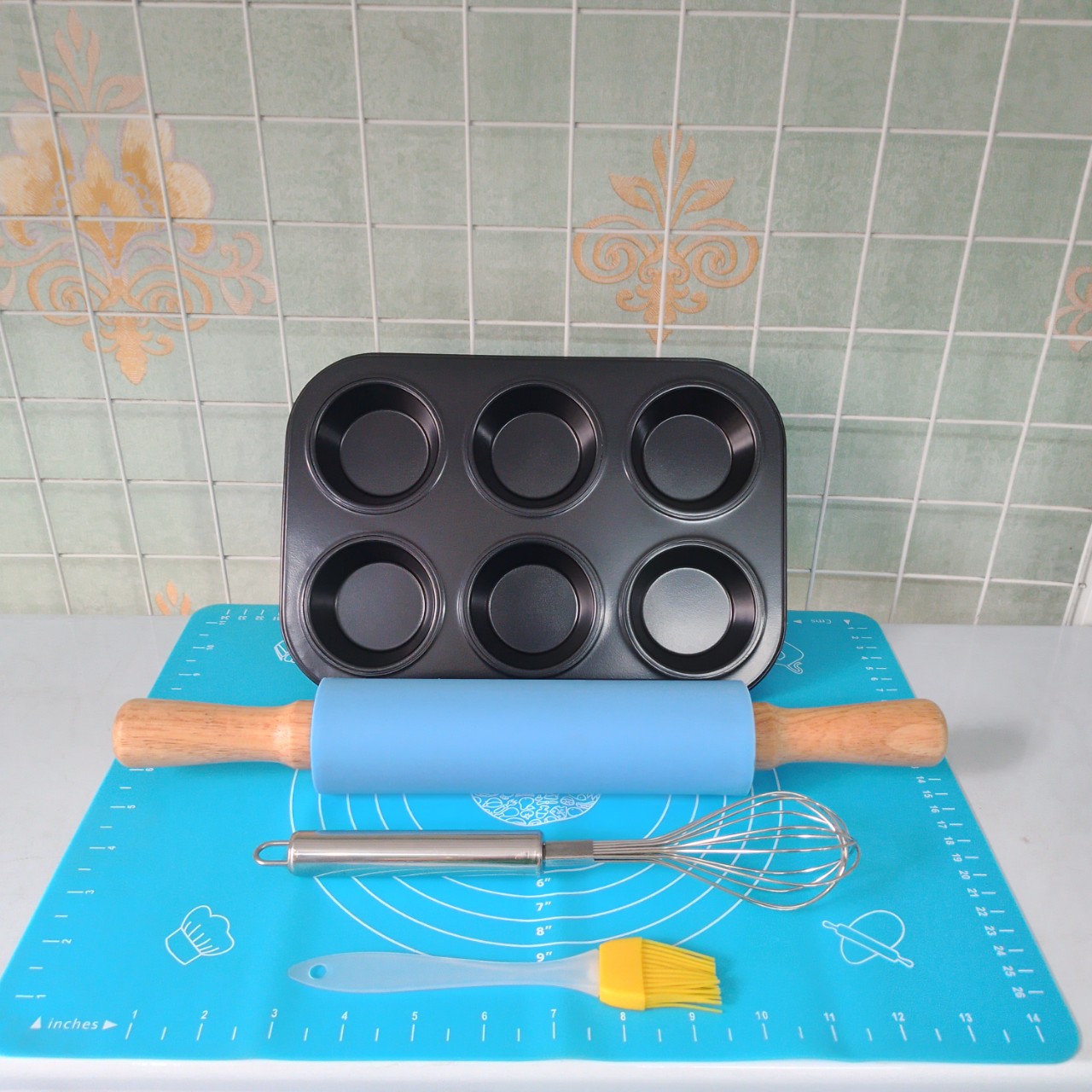 Combo 5 dụng cụ làm bánh: thảm cán bột silicon 30x40cm, chày silicon 38cm, phơi trứng, khuôn cupcake 6 ô - Tặng chổi phết dầu