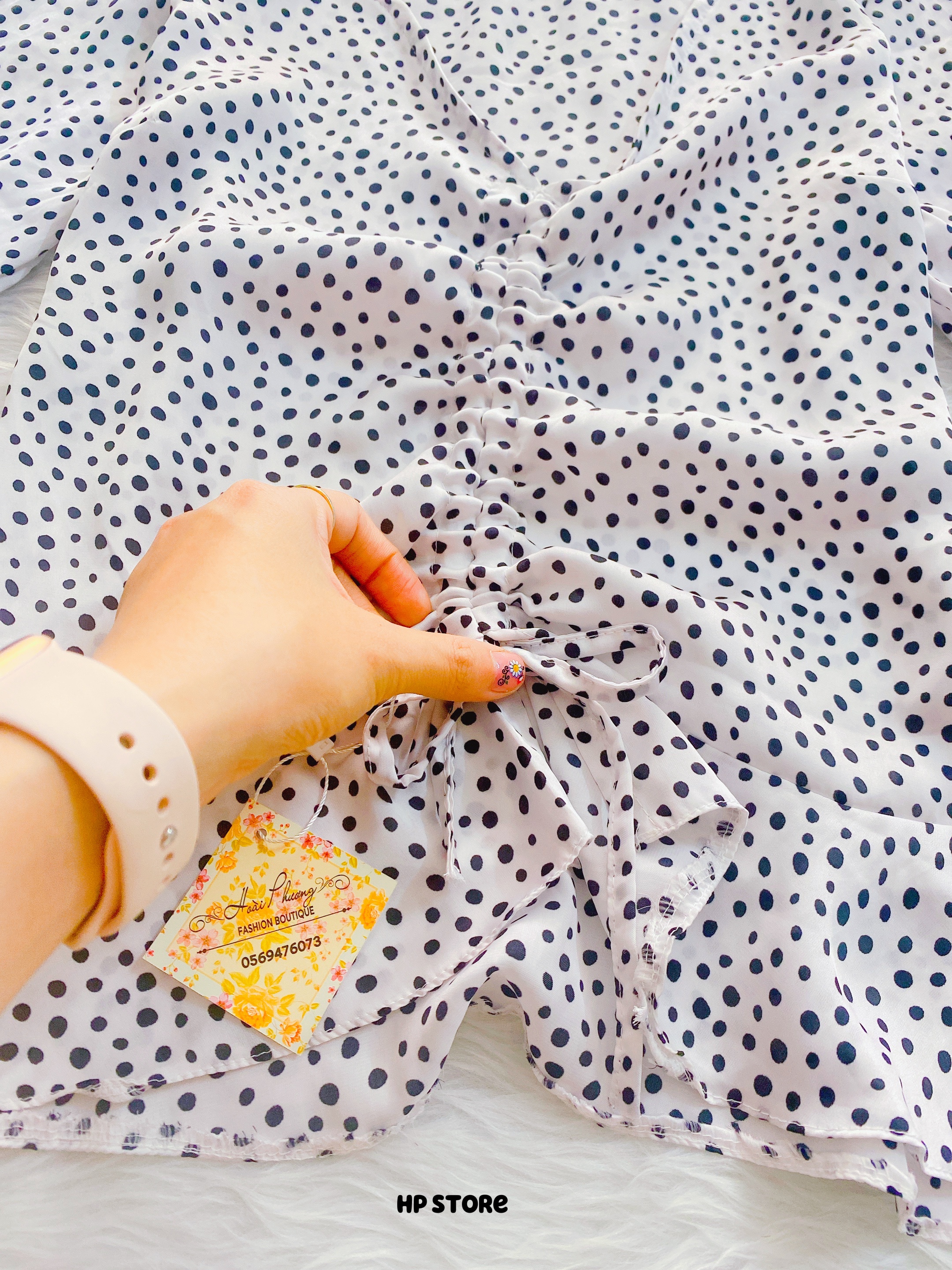 Áo Nữ Lụa Trắng Chấm Bi Đen Thắt Nơ Giữa