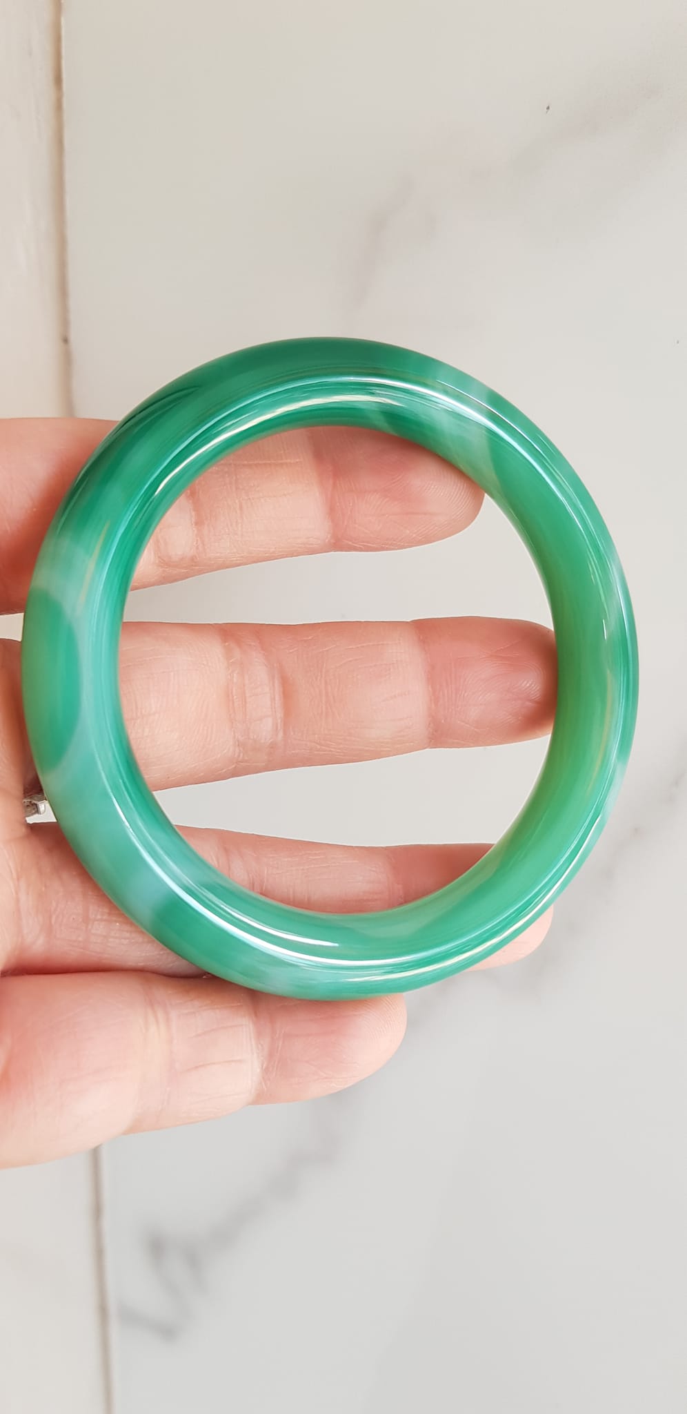 Vòng tay đá mã não xanh vân sọc trắng nhẹ mới Ni 53mm x cọng 9mm Vòng màu xanh ngọc đậm đều vân sọc đẹp ạ Nữ 52kg - 58kg đeo mệnh Mộc hỏa thủy ạ