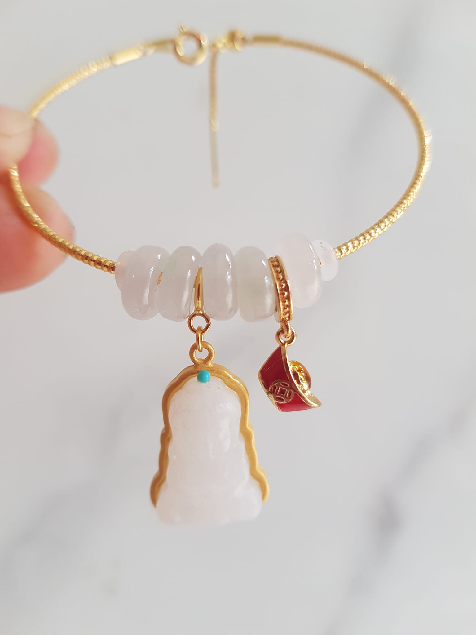 Vòng Tay Charm Phối 5 Đồng tiền đá cẩm thạch trắng tự nhiên  Phối mặt phật đá cẩm thạch trắng thỏi vàng đỏ may mắn vòng màu vàng rất xinh  Chuẩn hợp may mắn nữ mệnh kim mệnh thủy đeo ạ