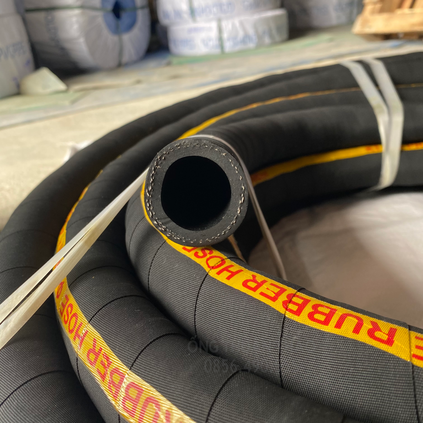 Ống Cao Su Bố Vải Phi 32mm cuộn 20 mét- Hàng Nhập Khẩu - Ống Thuận Thảo