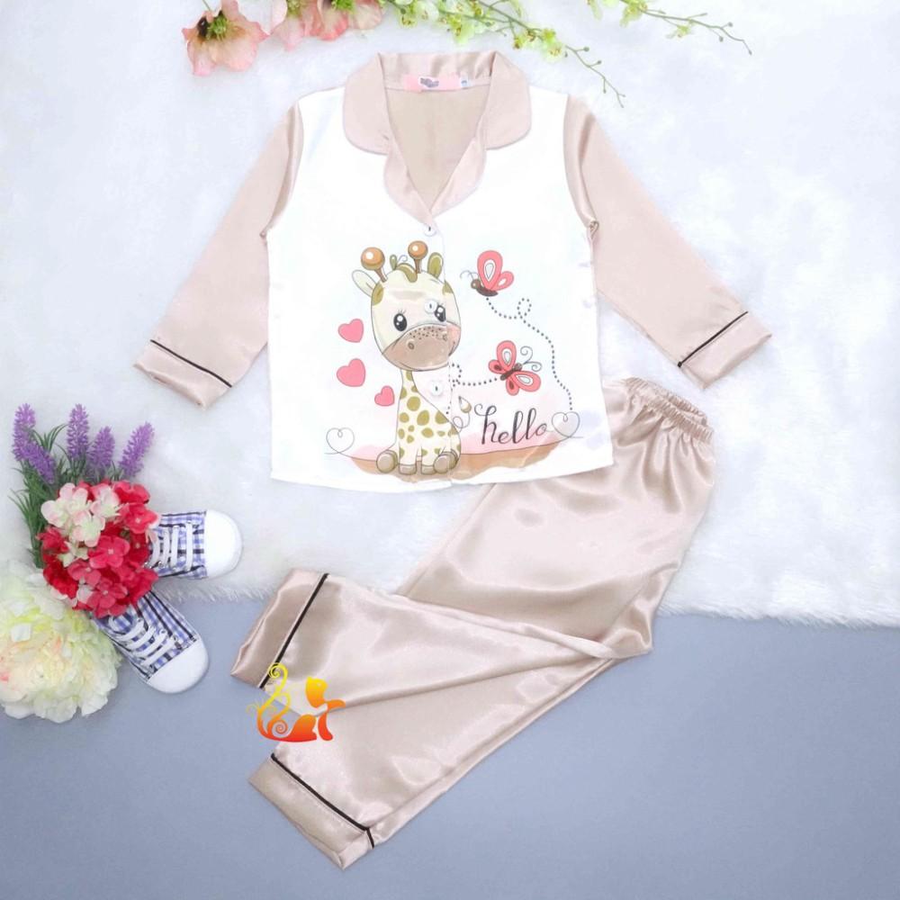 Bộ Đồ Pijama Phi Lụa &quot;Hình Hươu cao cổ&quot; Tay Dài Cho Bé - Từ 12kg - 42kg