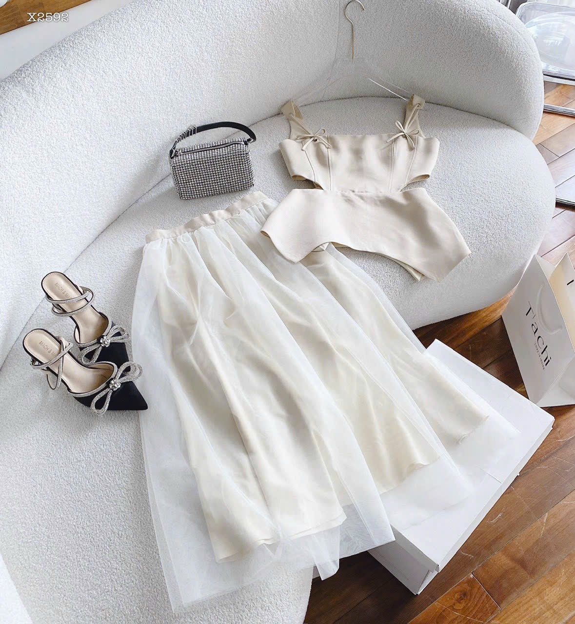 SET ÁO NUDE ĐÍNH NƠ KHOÉT EO+CHÂN VÁY MIDI VOAN