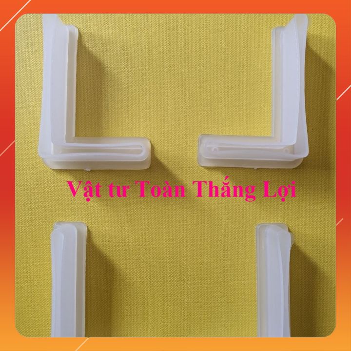 Chân nhựa kệ Sắt V lỗ đa năng