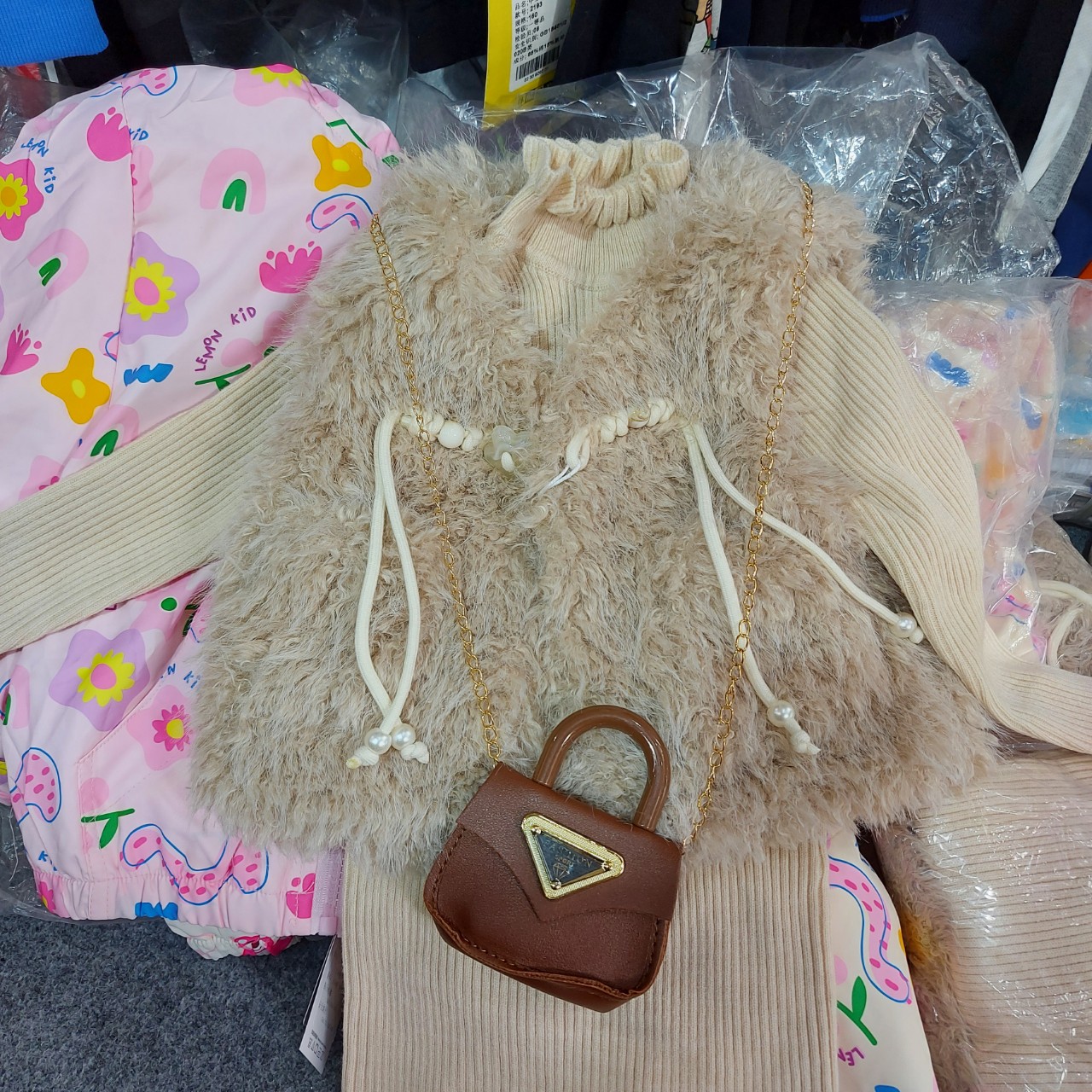 Set váy bé gái, Đầm thu đông cho bé 1-6 tuổi gile lông kèm túi đeo phong cách Hàn Quốc kiểu dáng thời trang