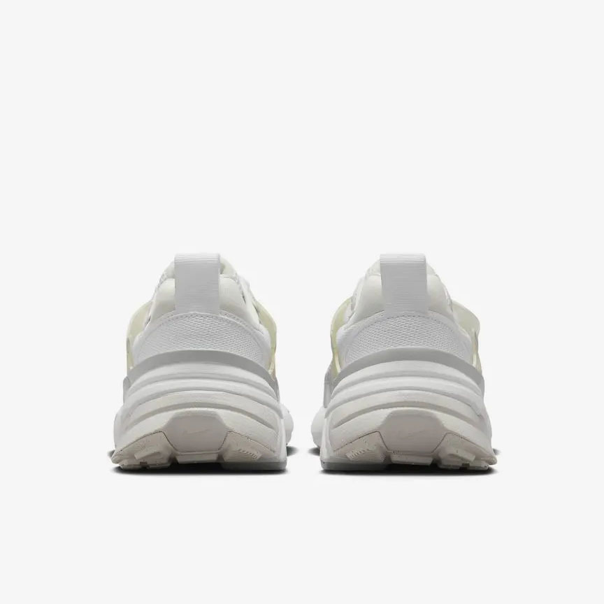Giày thời trang Nữ W NIKE V2K RUN - WHITE/METALLIC SILVER-PLATINUM TINT - 5.5