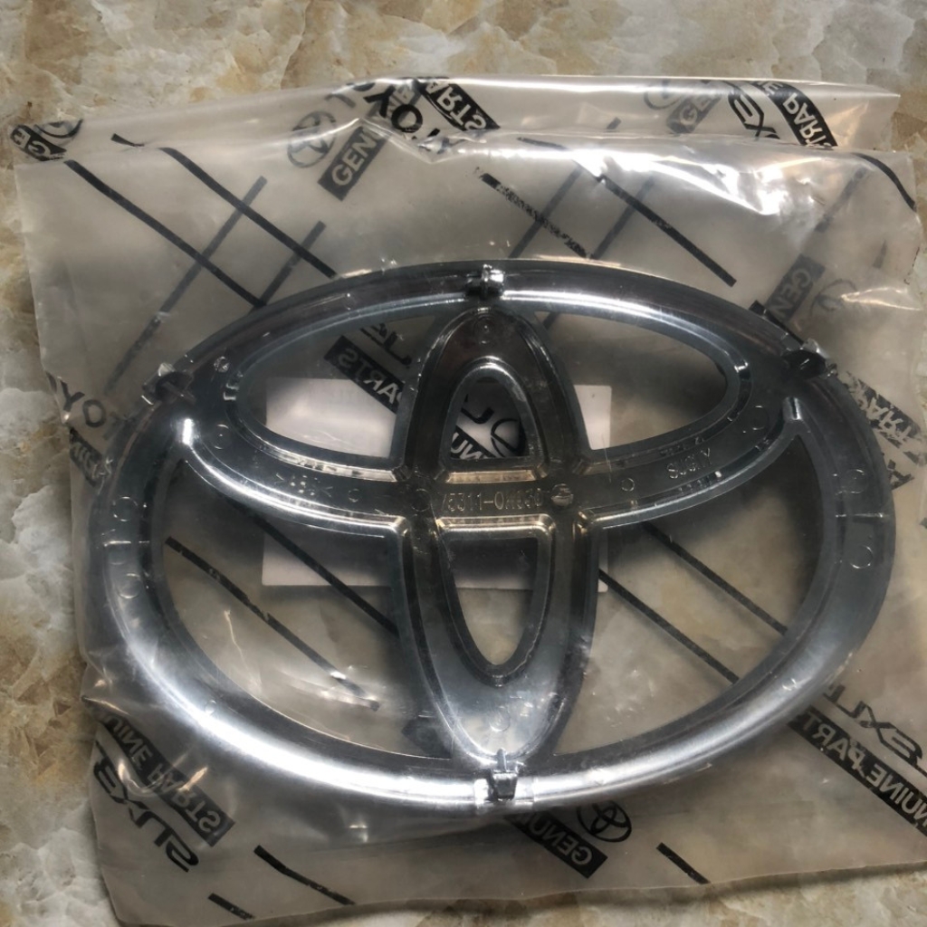 Logo mặt calang Toyota Innova 2014, 2015, 2016 hàng chính hãng cáo cấp